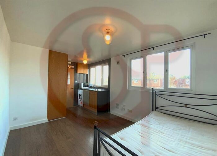 Studio To Rent In Gunnersbury Lane, Acton, W3