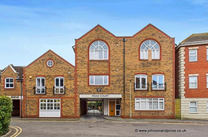2 Bedroom Apartment For Sale In Mead Court, Chertsey, Surrey, KT16