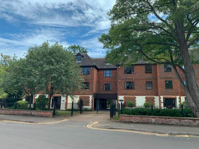 1 Bedroom Flat To Rent In St Michaels Court, Princes Road, Weybridge, Surrey, KT13