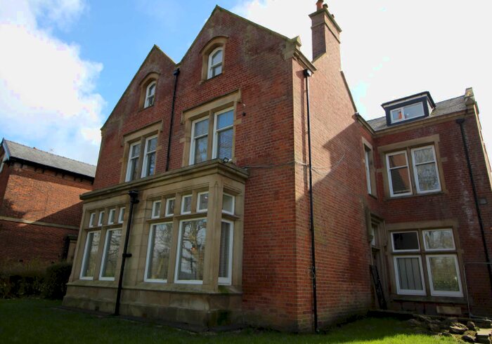 2 Bedroom Flat To Rent In - Moor Park Avenue, Preston, PR1