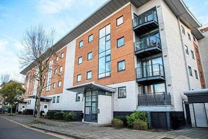 2 Bedroom Apartment To Rent In Felixstowe Court, Gallion's Reach, City Airport, London, E16