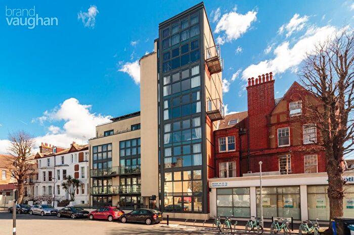 2 Bedroom Flat To Rent In Connaught Road, Hove, East Sussex, BN3