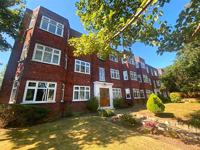 2 Bedroom Flat For Sale In Glenair Avenue, Lower Parkstone, Poole, Dorset, BH14