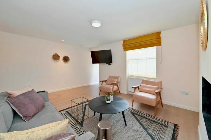 1 Bedroom Flat To Rent In Milner Street, London, SW3