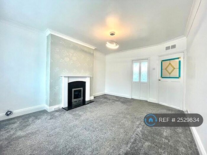 3 Bedroom Flat To Rent In Holly Avenue, Gateshead, NE11
