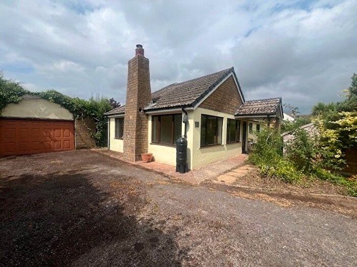 4 Bedroom Bungalow To Rent In Plymtree, Cullompton, EX15