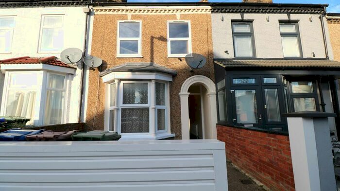 3 Bedroom Terraced House To Rent In Grove Road, Grays, RM17