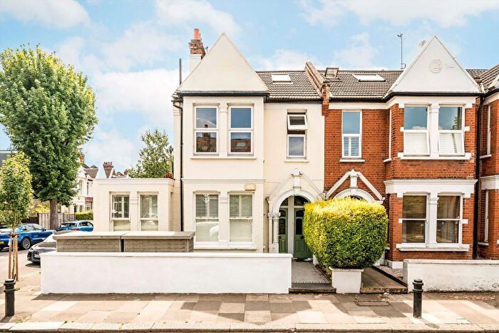 3 Bedroom Flat To Rent In Southfield Road, Chiswick, W4