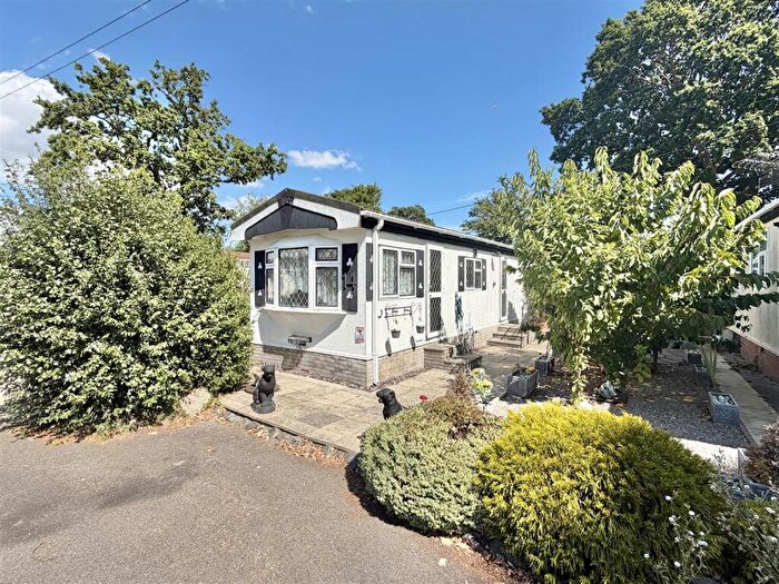 1 Bedroom Park Home For Sale In Woodlands, Sacketts Grove, Clacton-On-Sea, CO16