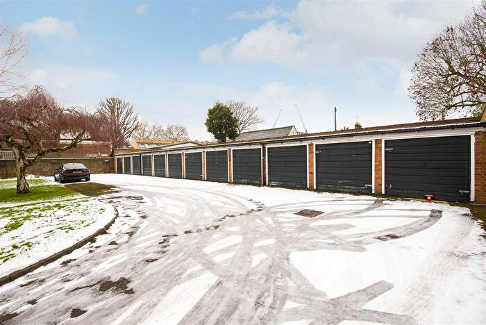 Garage / Parking To Rent In Garage On Grange Road, Ealing, W5