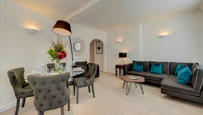 2 Bedroom Flat To Rent In Hill Street, Mayfair, W1J