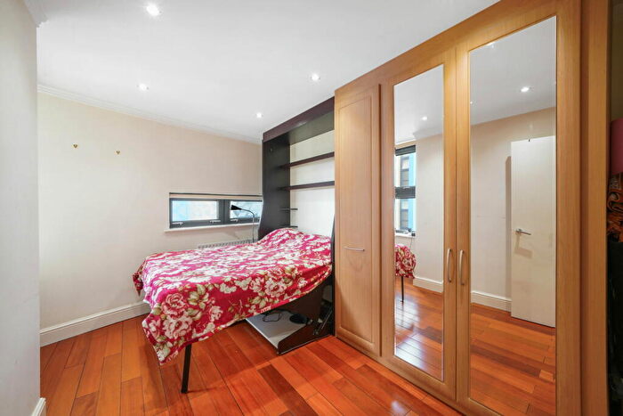 2 Bedroom Flat For Sale In Westferry Road, London, E14