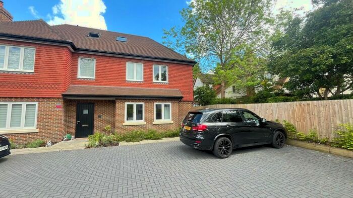 4 Bedroom Semi-Detached House To Rent In Burdon Lane, Cheam, SM2