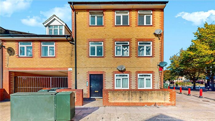 2 Bedroom Flat To Rent In Pond Road, Stratford, E15