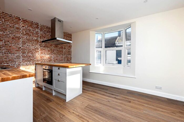 2 Bedroom Maisonette To Rent In Southover Street, Brighton, BN2