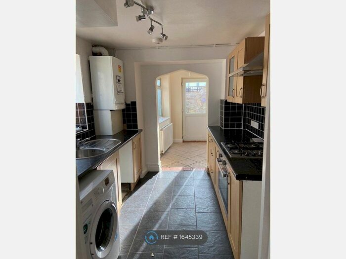 3 Bedroom Semi-Detached House To Rent In Green Lane, Hanworth, TW13