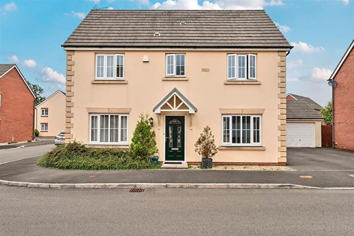 4 Bedroom Detached House For Sale In Parc Y Garreg, Kidwelly, SA17