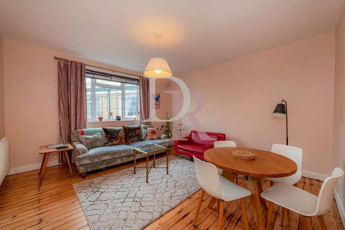 3 Bedroom Flat To Rent In Highbury Grove, London, N5