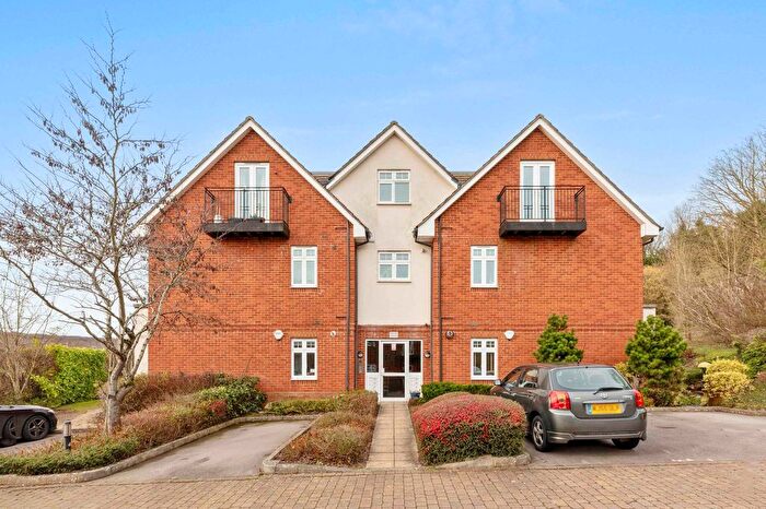 2 Bedroom Flat For Sale In Folleys Place, Loudwater, HP10