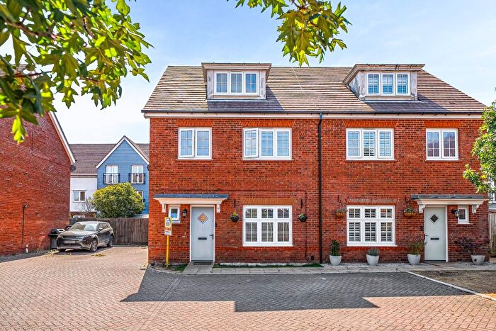 4 Bedroom Semi-Detached House For Sale In Linnitt Lane, Ryarsh, West Malling, ME19