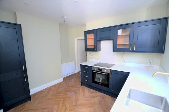 2 Bedroom Flat To Rent In Avarn Road, London, SW17