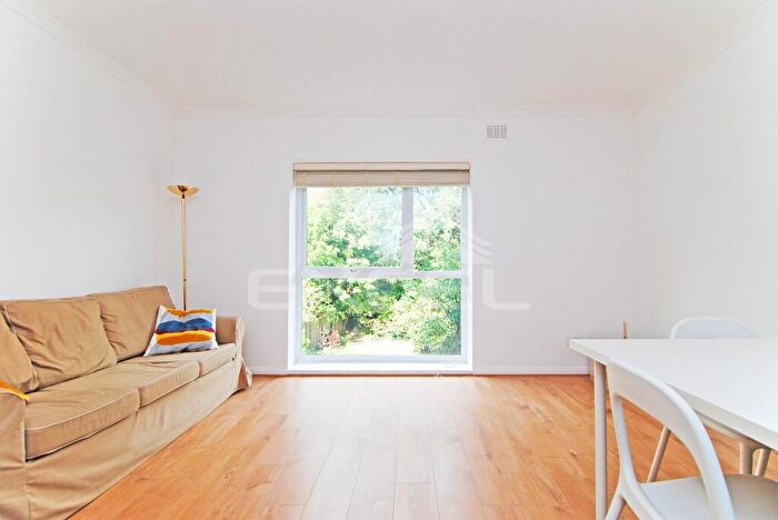 2 Bedroom Apartment To Rent In Canfield Gardens, South Hampstead, London, NW6