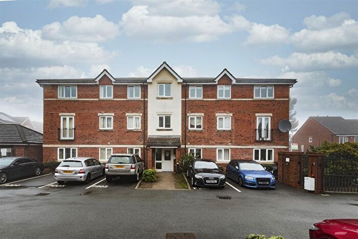 2 Bedroom Flat For Sale In Blackthorn Drive, Huddersfield, HD3