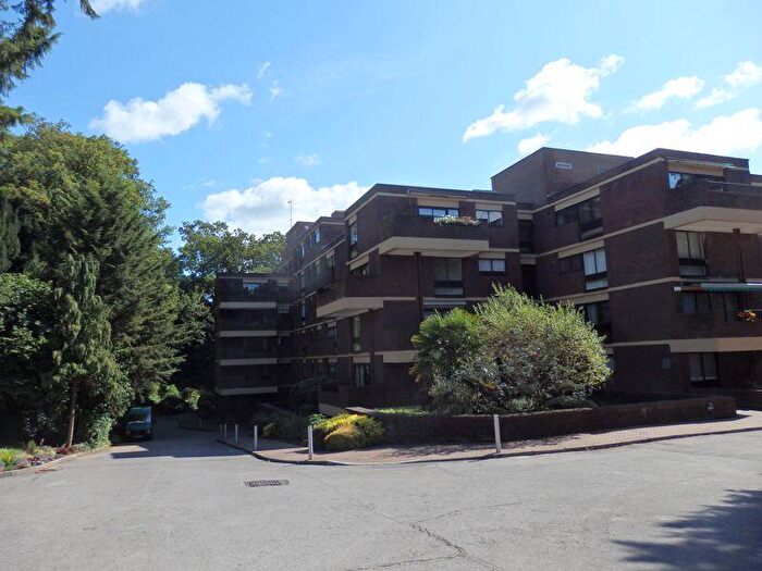2 Bedroom Flat To Rent In Church Street, Epsom, KT17