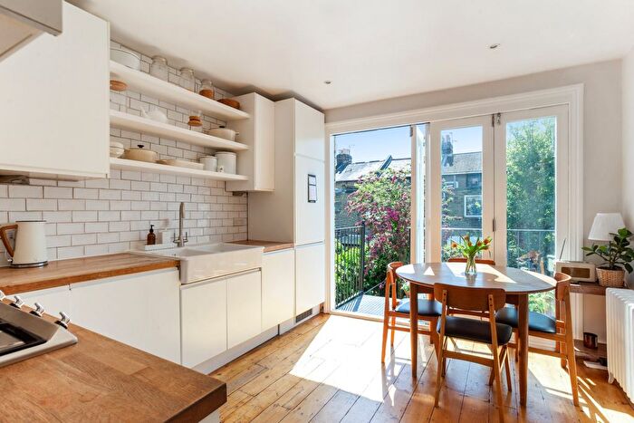 3 Bedroom Flat To Rent In Eastbury Grove, Chiswick, London, W4