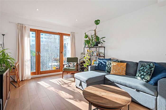 2 Bedroom Flat For Sale In Kingsland Road, London, E2