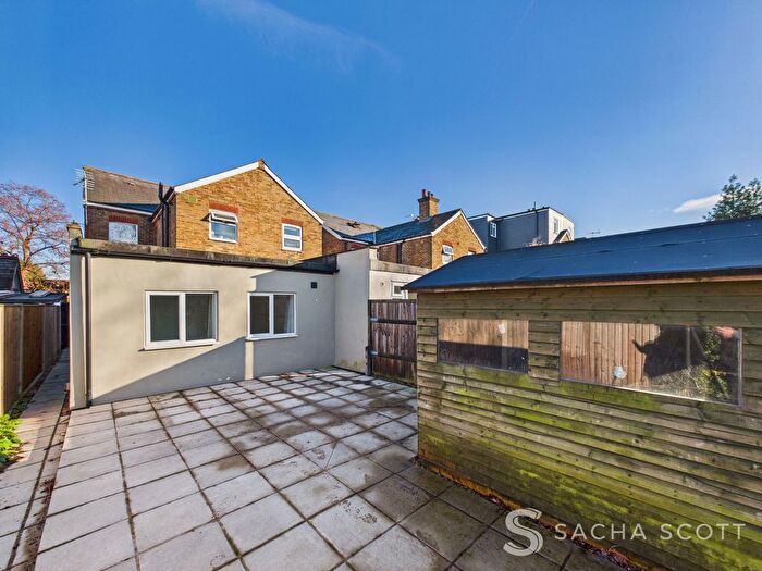 2 Bedroom Flat For Sale In Hook Road, Epsom, KT19