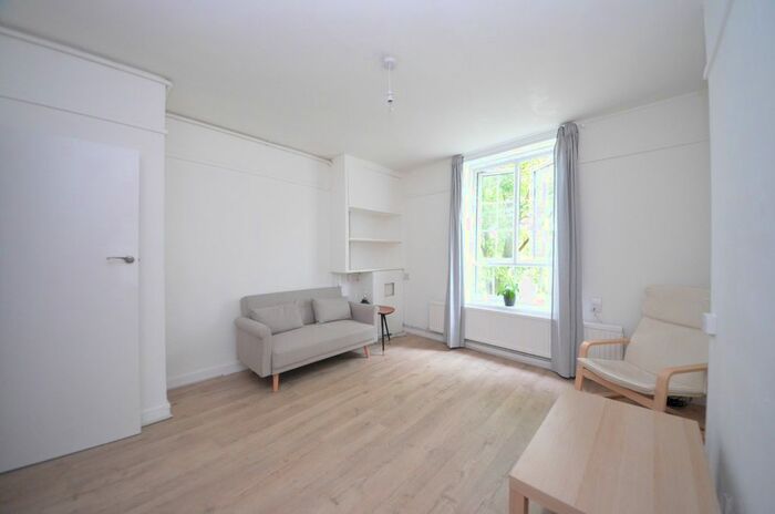 1 Bedroom Flat To Rent In Dog Kennel Hill Estate, East Dulwich, SE22