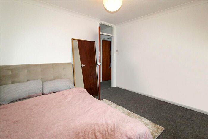 1 Bedroom Apartment For Sale In Herschell Road, Leigh-on-Sea, Essex, SS9