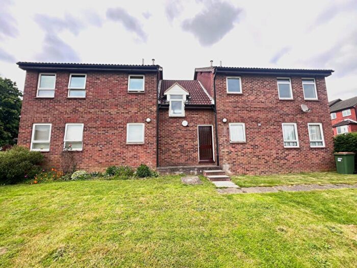 Flat To Rent In Lancaster Close, Bursledon, Southampton, Hampshire, SO31