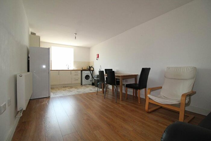 3 Bedroom Flat To Rent In - Moor Lane, Flat, PR1