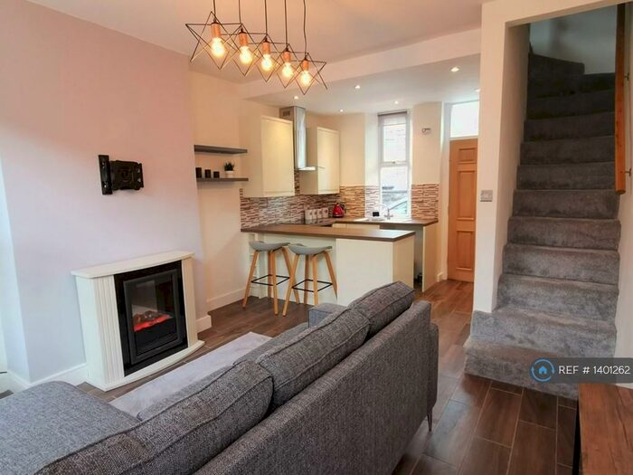 1 Bedroom Terraced House To Rent In Broomfield Terrace, Huddersfield, HD1
