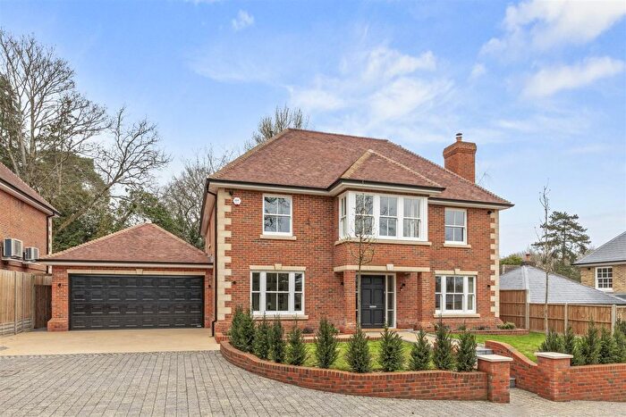 5 Bedroom Detached House For Sale In South Park Glade, Gerrards Cross, SL9