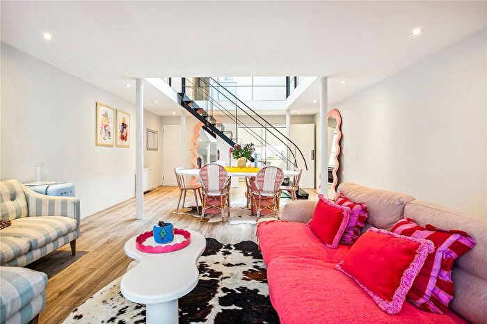 2 Bedroom Flat To Rent In Westbourne Grove, London, W11