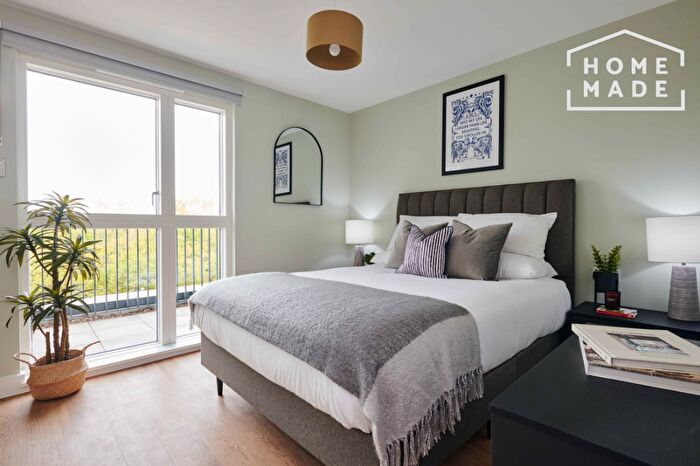2 Bedroom Flat To Rent In North Row, Milton Keynes, MK9