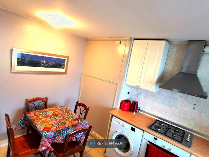 4 Bedroom Flat To Rent In Manchester Road, London, E14