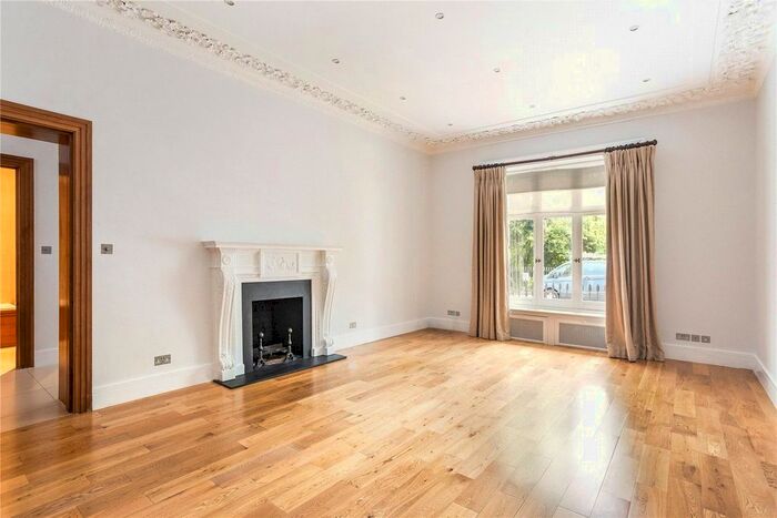 3 Bedroom Flat To Rent In Onslow Square, London, SW7
