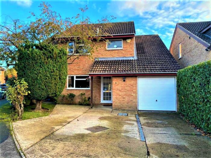 4 Bedroom Detached House To Rent In Goldsworth Park, GU21