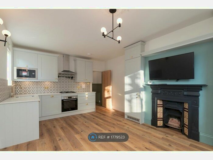 2 Bedroom Maisonette To Rent In Tynemouth Road, Tooting, CR4