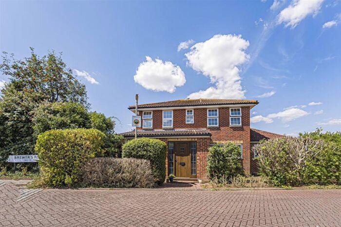 4 Bedroom Detached House For Sale In Brewers Field, Wilmington, DA2