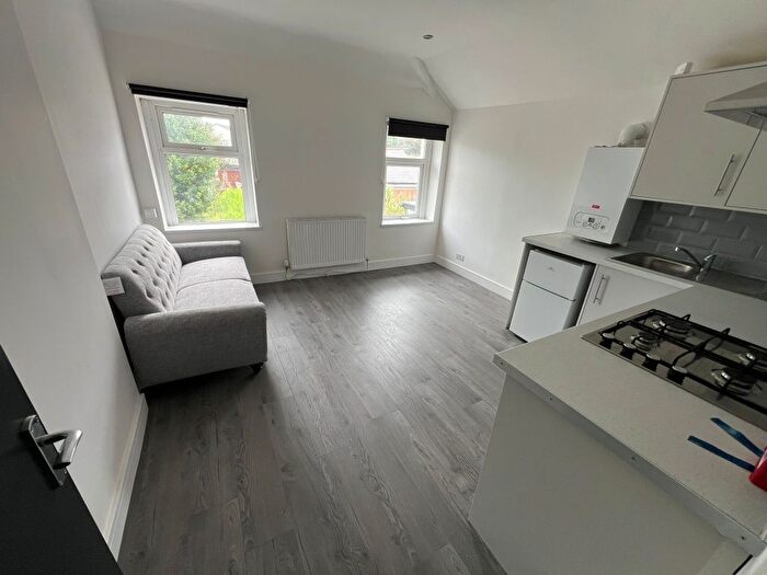 1 Bedroom Flat To Rent In Newport Road, Roath, Cardiff, CF24