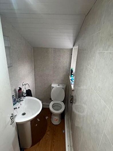 5 Bedroom Semi Detached House To Rent In The Turnways, Headingley, Leeds, LS6