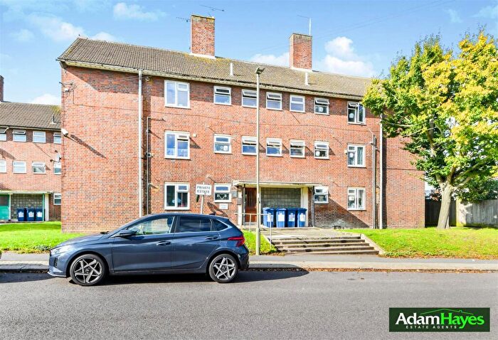 2 Bedroom Apartment For Sale In Sydney Road, Muswell Hill, N10