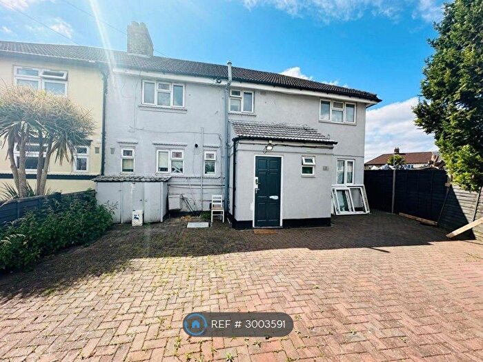 1 Bedroom Flat To Rent In West Park Close, Romford, RM6