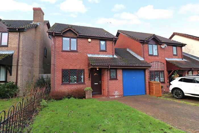 3 Bedroom Link Detached House For Sale In St. Lawrence Close, Hedge End, SO30