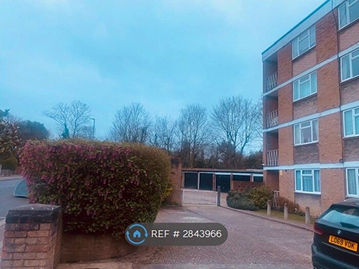 Studio To Rent In Avon Court, London, SW15